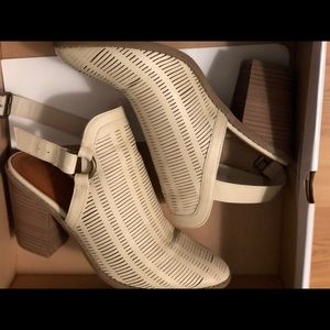 Heels Vael Cut Out Ankle booties